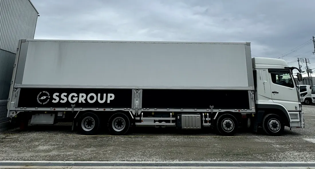SS GROUPの輸送用トラック(実車写真)